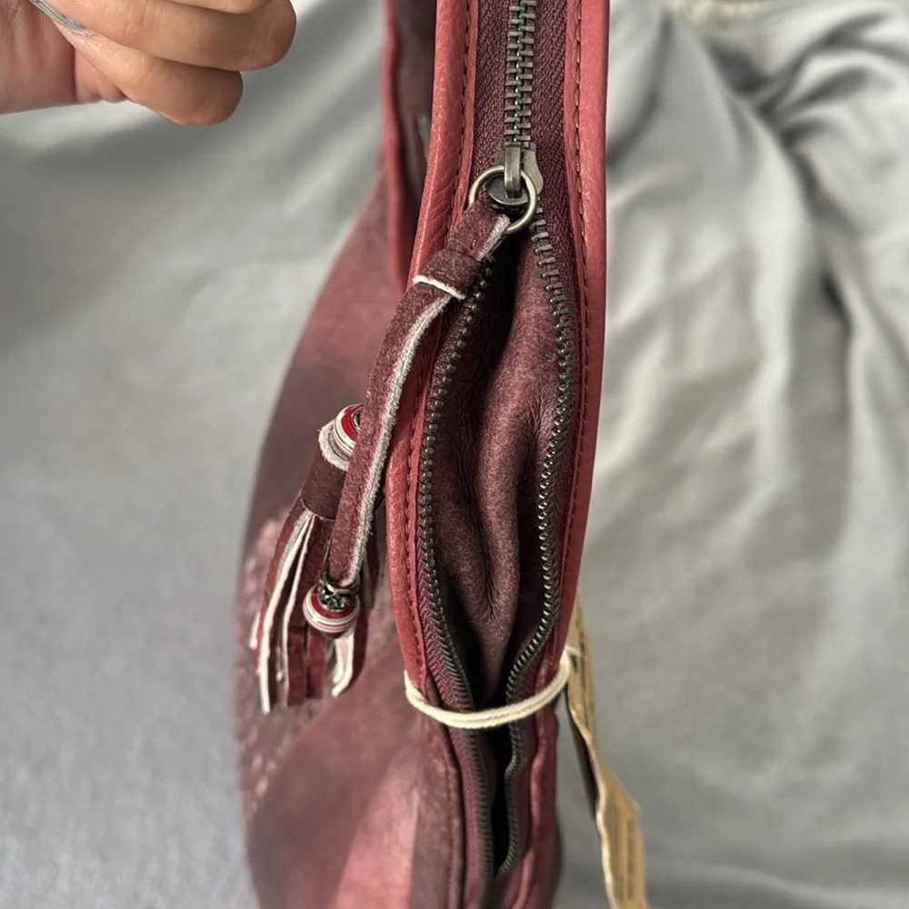 Old Trend Women's Genuine Leather Dorado Expandable Hobo Bag NWT - Picture 10 of 17